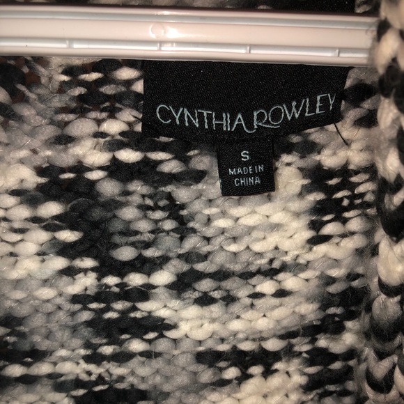 Cynthia Rowley Shawl - Picture 2 of 2
